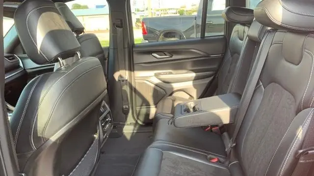 2023 Jeep Grand Cherokee Laredo X