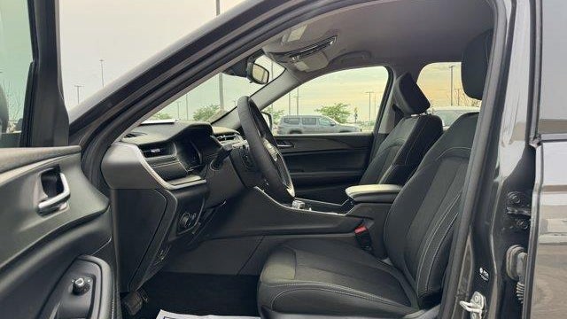 2023 Jeep Grand Cherokee Laredo X