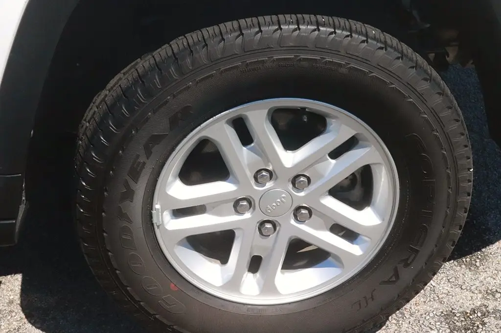 2024 Jeep Cherokee - $29,759