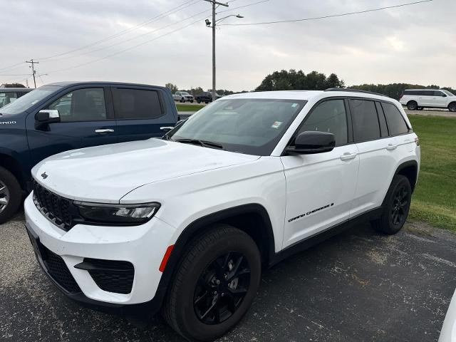 2024 Jeep Cherokee - $31,990