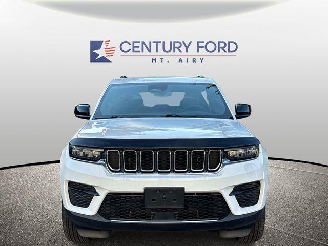 2024 Jeep Grand Cherokee Laredo — photo 1 of 12