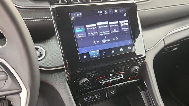 2023 Jeep Grand Cherokee Laredo X