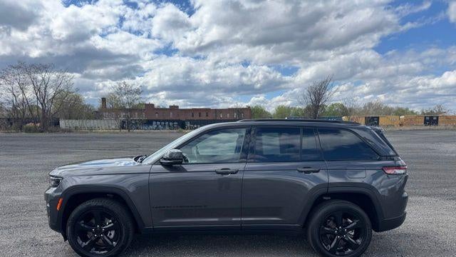 2023 Jeep Grand Cherokee Laredo X