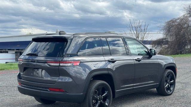 2023 Jeep Grand Cherokee Laredo X