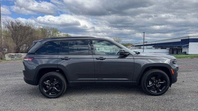 2023 Jeep Grand Cherokee Laredo X