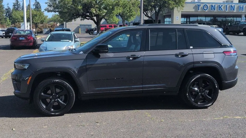 2023 Jeep Grand Cherokee Laredo X