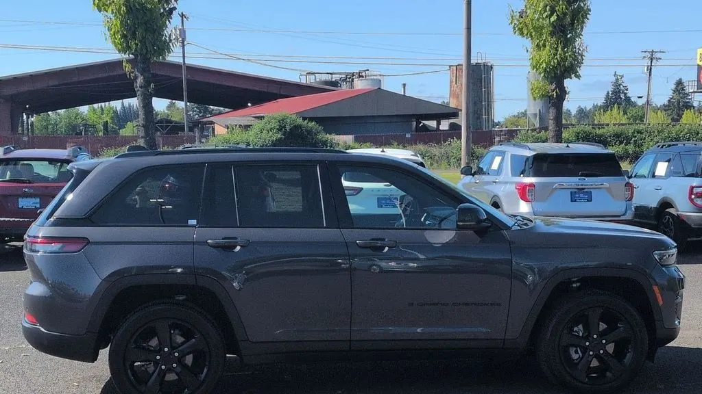 2023 Jeep Grand Cherokee Laredo X