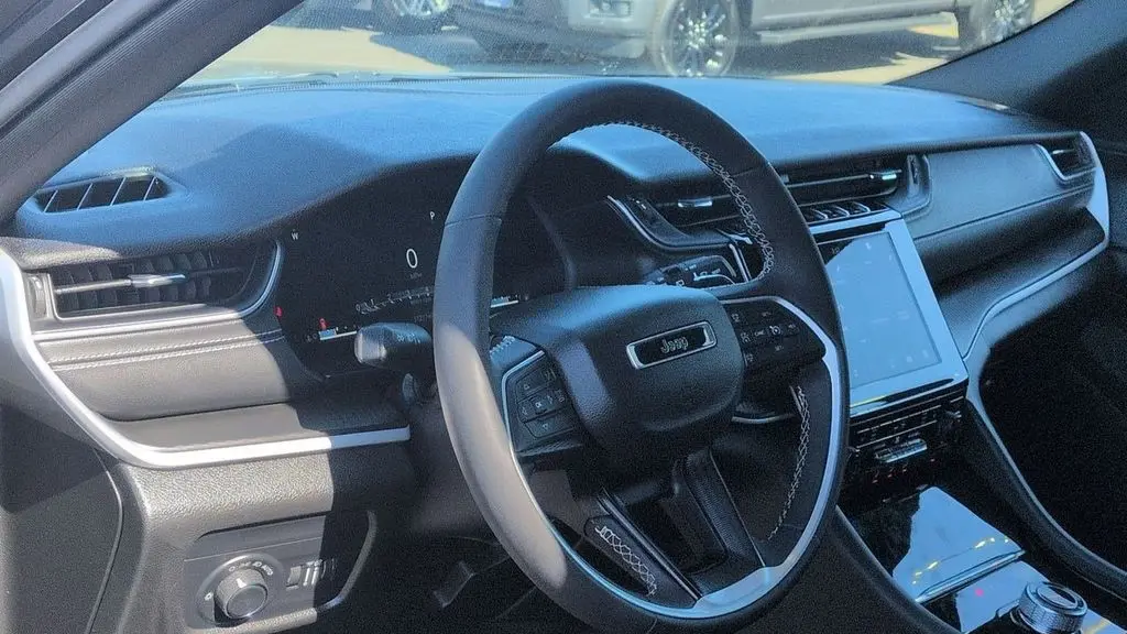 2023 Jeep Grand Cherokee Laredo X
