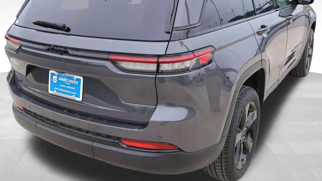 2023 Jeep Grand Cherokee Laredo X