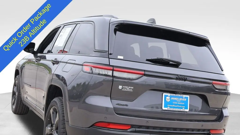 2023 Jeep Grand Cherokee Laredo X