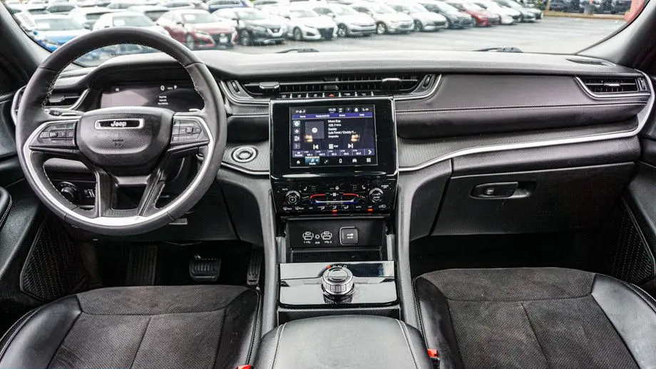 2025 Jeep Grand Cherokee Altitude