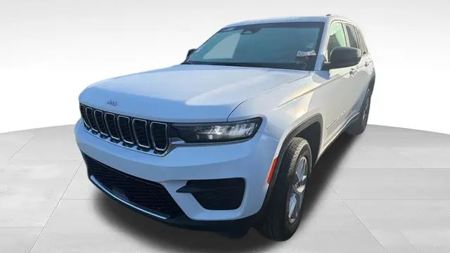 Preowned 2025 Jeep Grand Cherokee Laredo for Sale