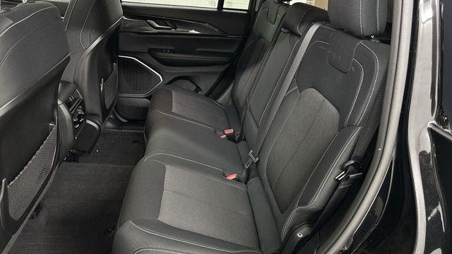2022 Jeep Grand Cherokee Laredo