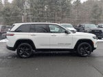 2023 Grand Cherokee Thumbnail 4