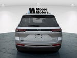 2023 Grand Cherokee Thumbnail 3