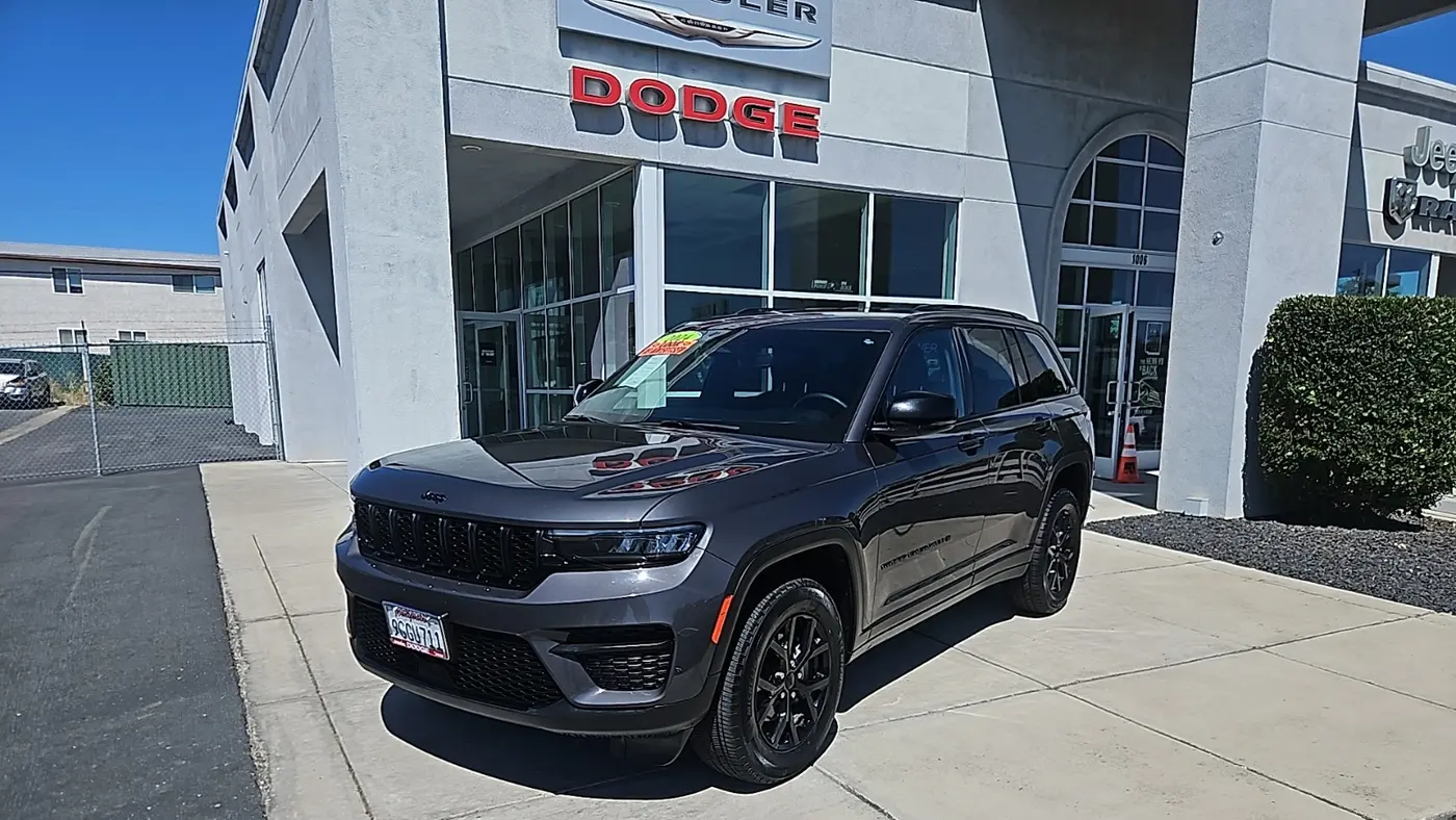 Preowned 2024 Jeep Grand Cherokee Laredo for Sale