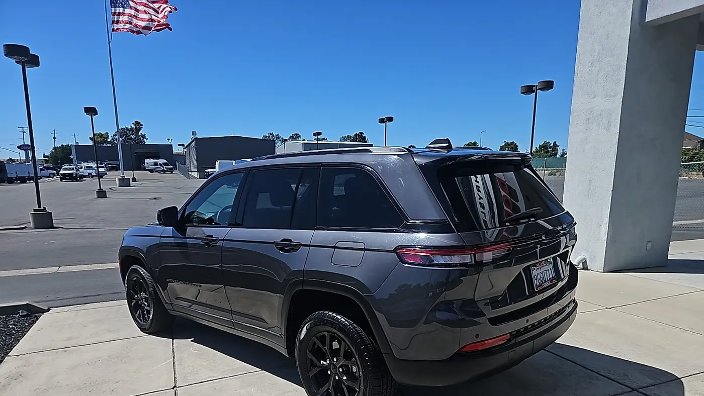 2024 Jeep Grand Cherokee Laredo