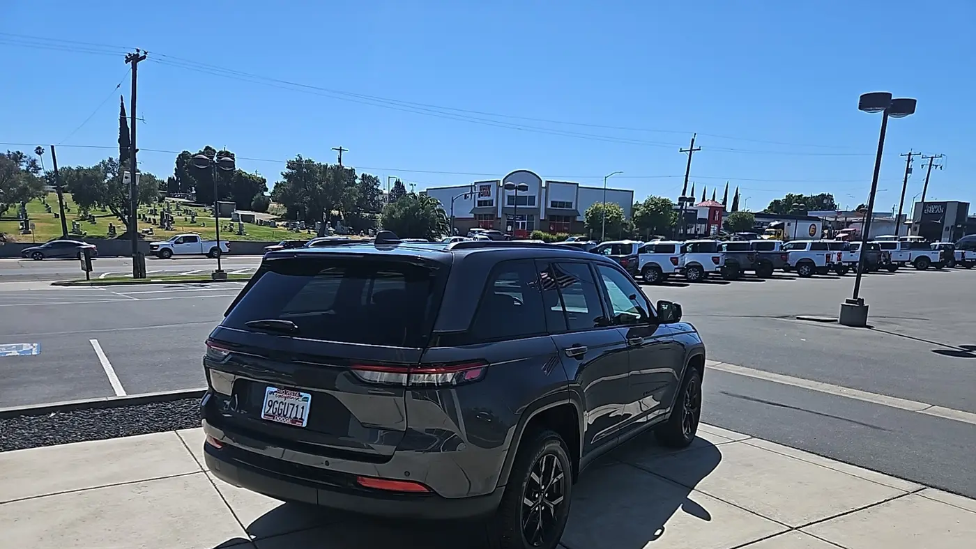 2024 Jeep Grand Cherokee Laredo