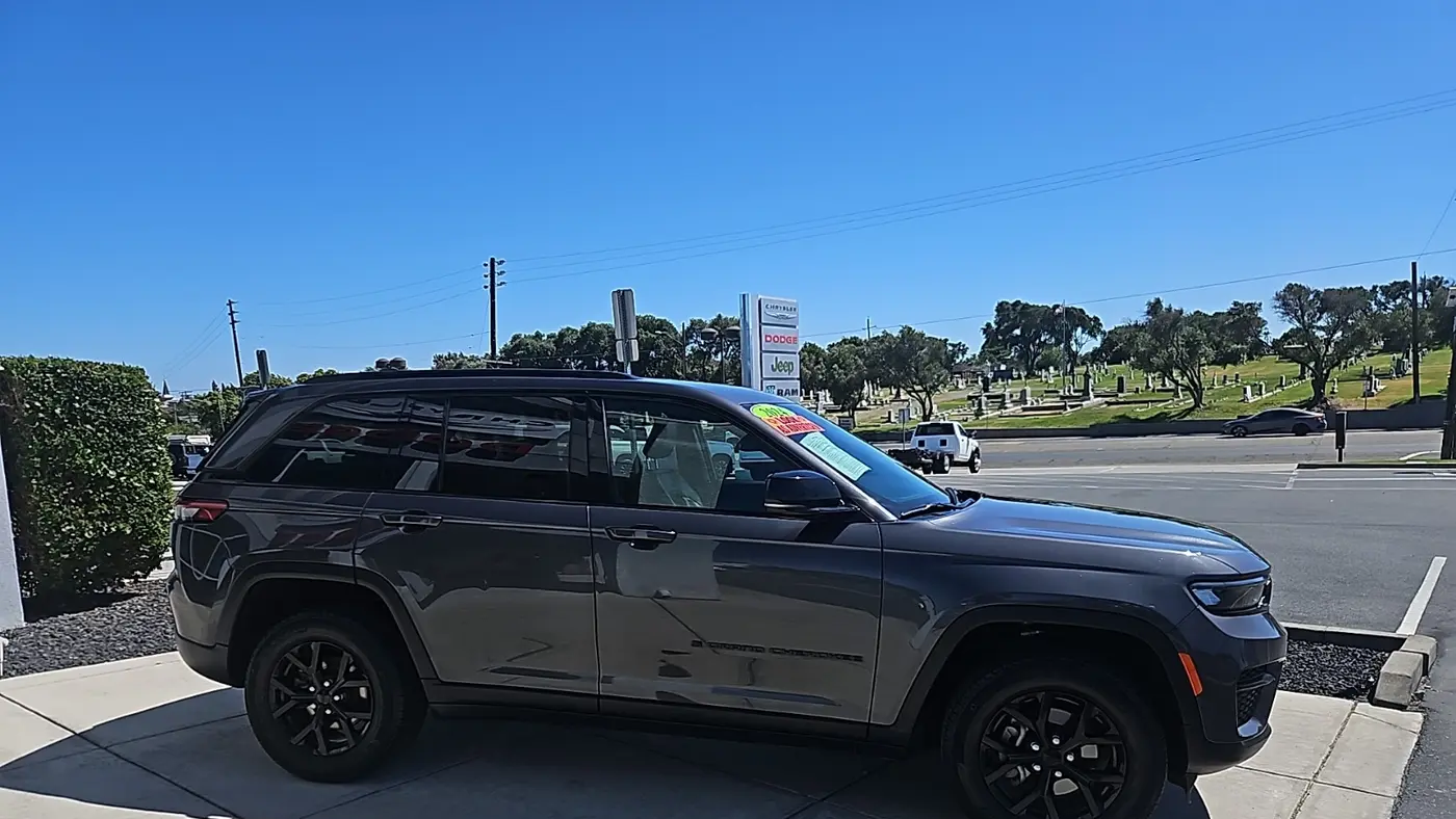 2024 Jeep Grand Cherokee Laredo