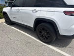2024 Grand Cherokee Thumbnail 4