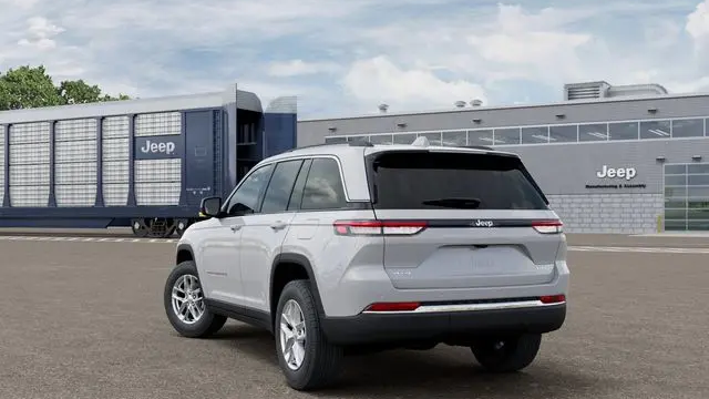 2026 Jeep Grand Cherokee Laredo