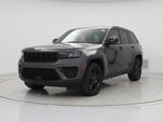 2023 Grand Cherokee Thumbnail 4