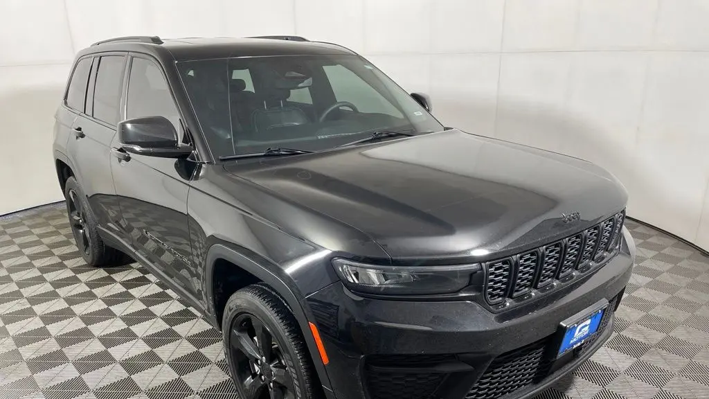 Preowned 2023 Jeep Grand Cherokee Laredo X for Sale