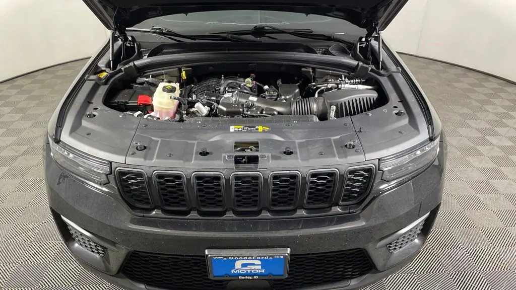 2023 Jeep Grand Cherokee Laredo X