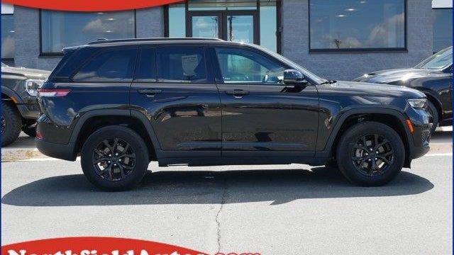 Preowned 2024 Jeep Grand Cherokee Laredo for Sale
