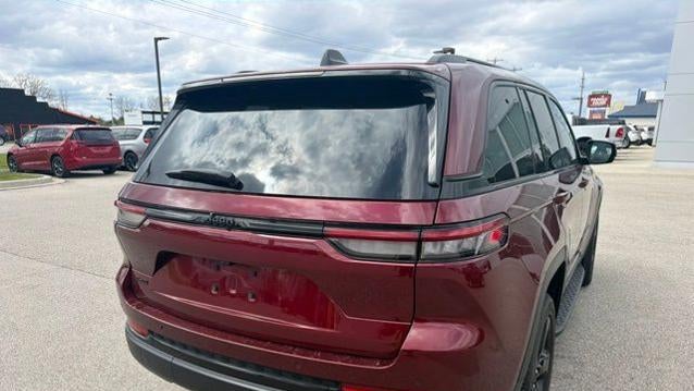 2025 Jeep Grand Cherokee Laredo