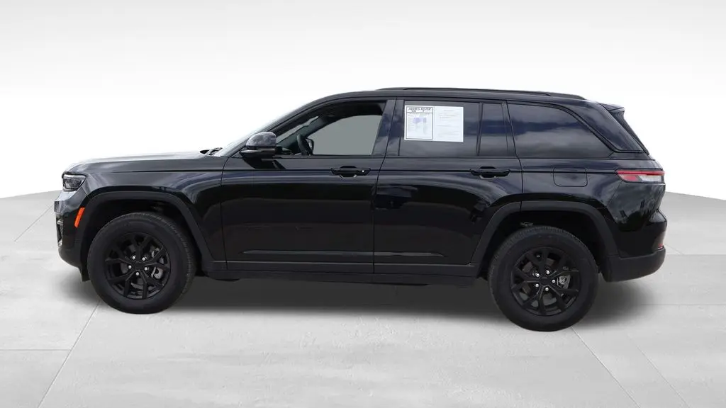 2025 Jeep Grand Cherokee Laredo