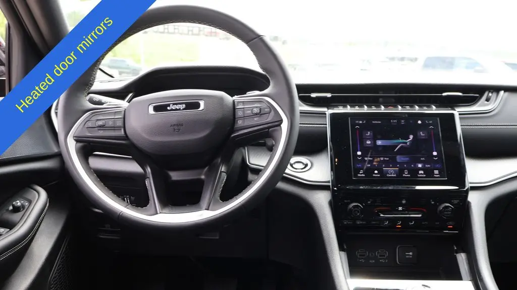 2025 Jeep Grand Cherokee Laredo