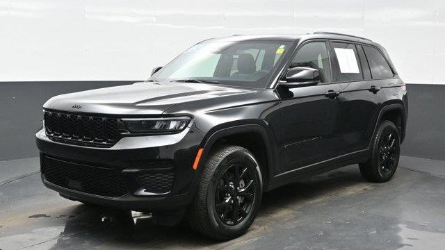 2025 Jeep Grand Cherokee Laredo