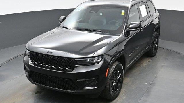 2025 Jeep Grand Cherokee Laredo