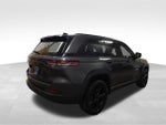 2023 Grand Cherokee Thumbnail 4