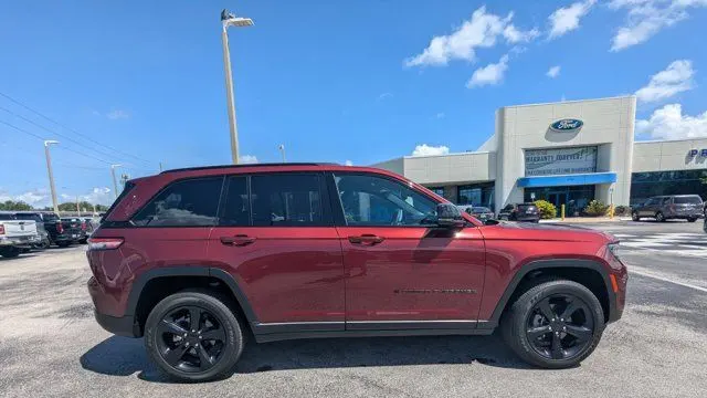 2024 Jeep Grand Cherokee Laredo