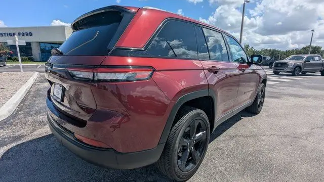 2024 Jeep Grand Cherokee Laredo