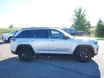 2024 Grand Cherokee Thumbnail 4