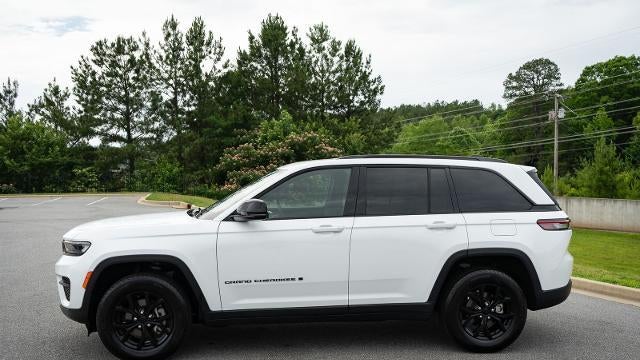 2025 Jeep Grand Cherokee Laredo