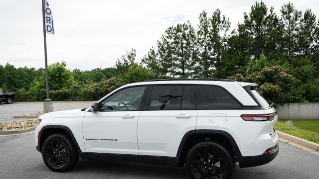 2025 Jeep Grand Cherokee Laredo
