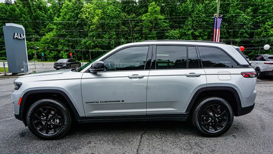 2025 Jeep Grand Cherokee Altitude