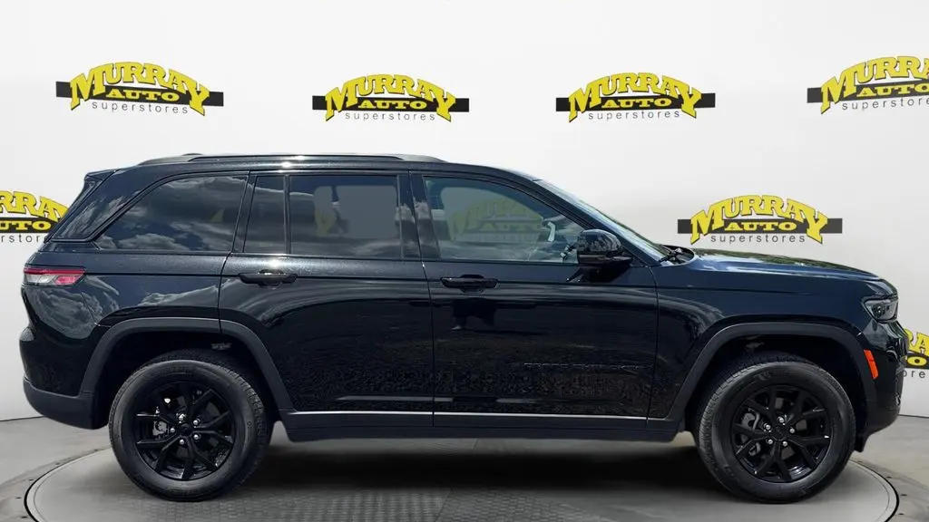 2025 Jeep Grand Cherokee Laredo
