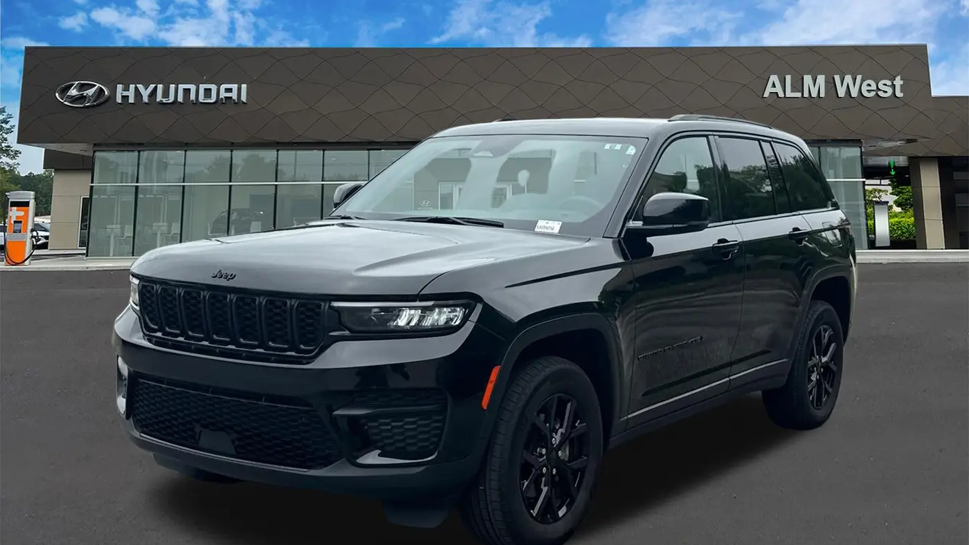 Preowned 2025 Jeep Grand Cherokee Altitude for Sale