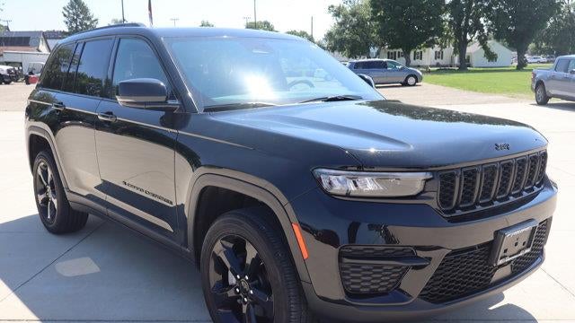 2025 Jeep Grand Cherokee Laredo