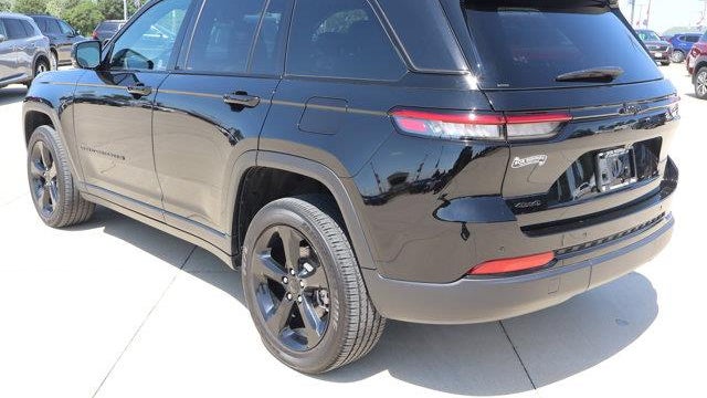 2025 Jeep Grand Cherokee Laredo