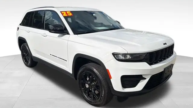 Preowned 2025 Jeep Grand Cherokee Laredo for Sale