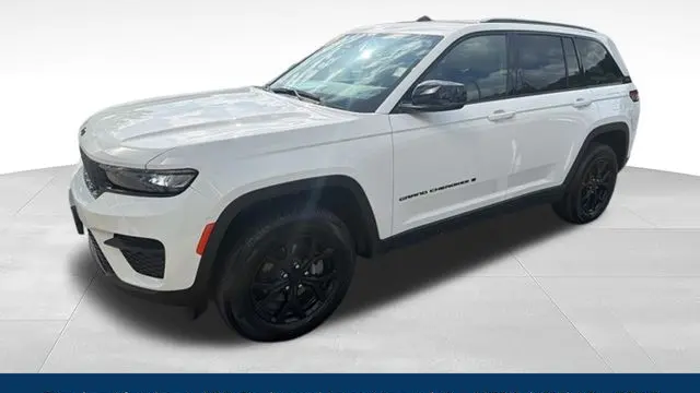2025 Jeep Grand Cherokee Laredo
