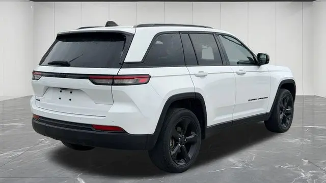 2023 Jeep Grand Cherokee Laredo X