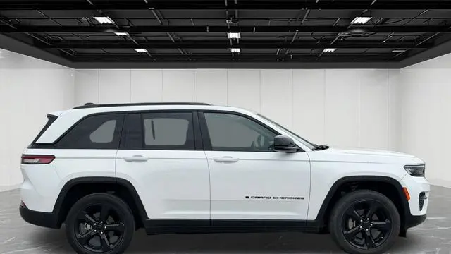 2023 Jeep Grand Cherokee Laredo X