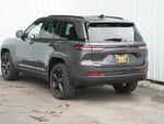 2023 Grand Cherokee Thumbnail 4